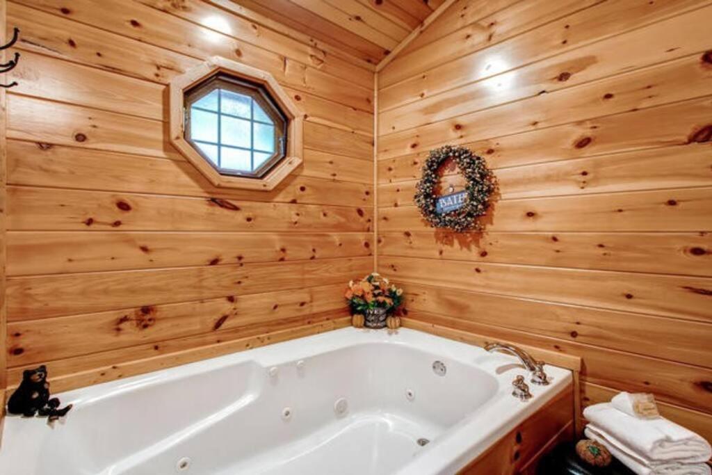 Great Location Pool Table Hot Tub Gatlinburg Exterior foto